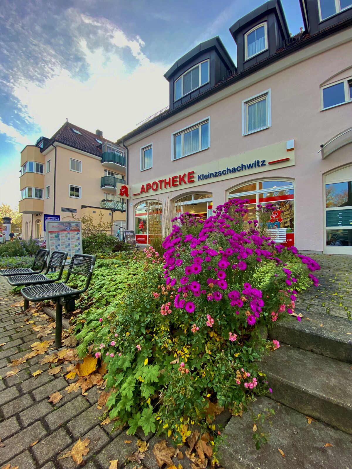 Titelbild 3 Jahrzehnte für Sie vor Ort!